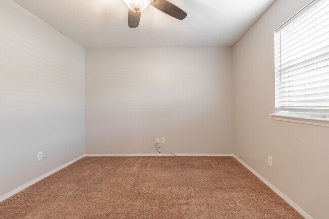 Building Photo - 3 Bed 2 Bath in Norman
