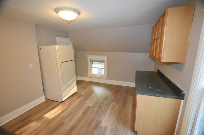 Building Photo - 338 Marion Ave