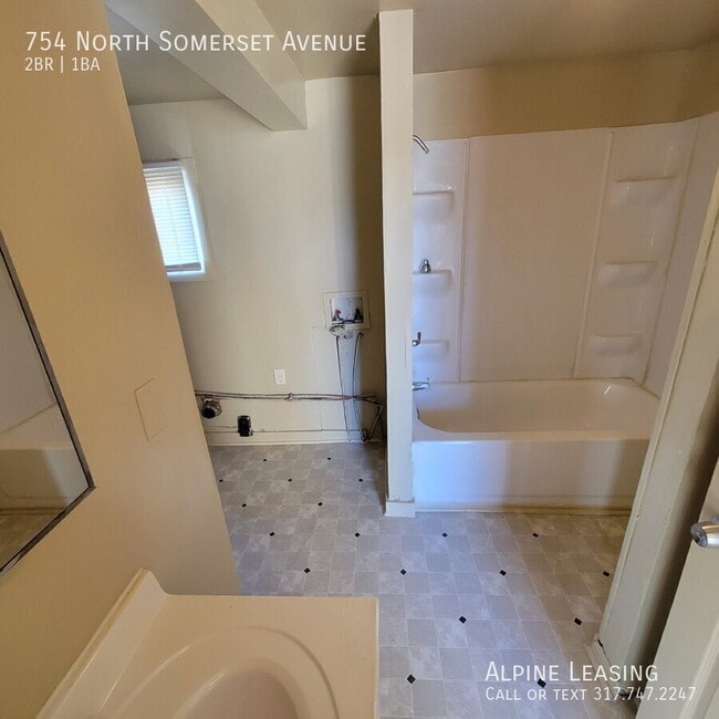 Building Photo - 754 N Somerset Ave