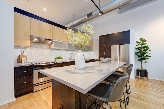 Building Photo - 1312 Live Oak St