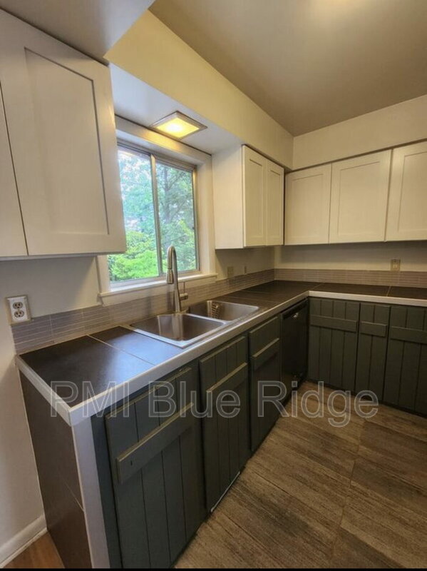 Building Photo - 25 Leisure Mountain Rd