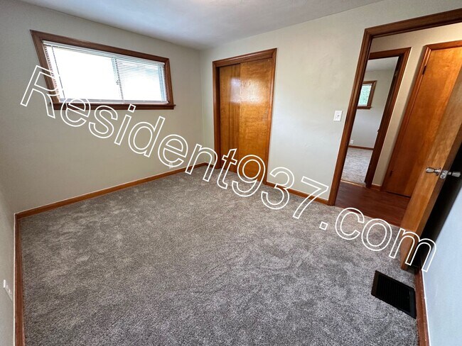 Building Photo - 3 Bed 1 Bath Home