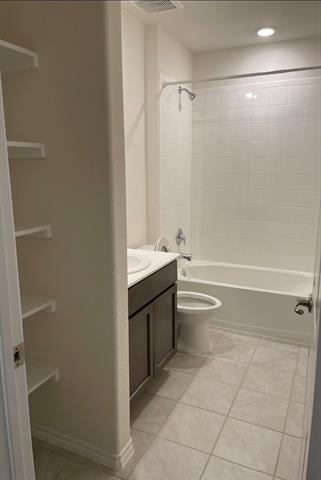 Building Photo - 708 English Dr