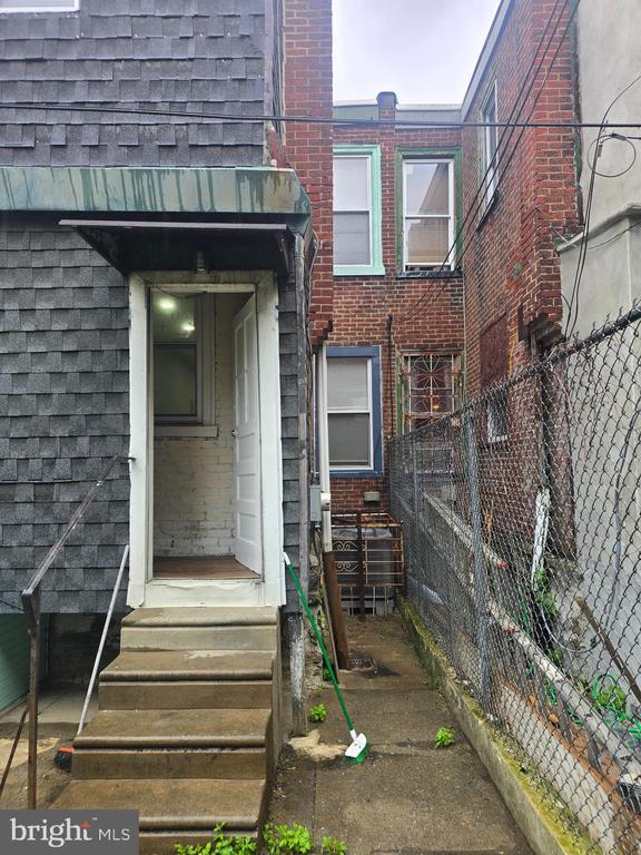 Building Photo - 724 W Wingohocking St