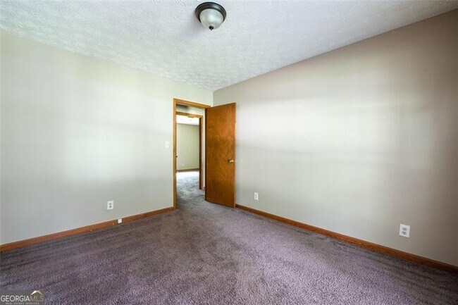 Building Photo - 310 Summerwood Dr