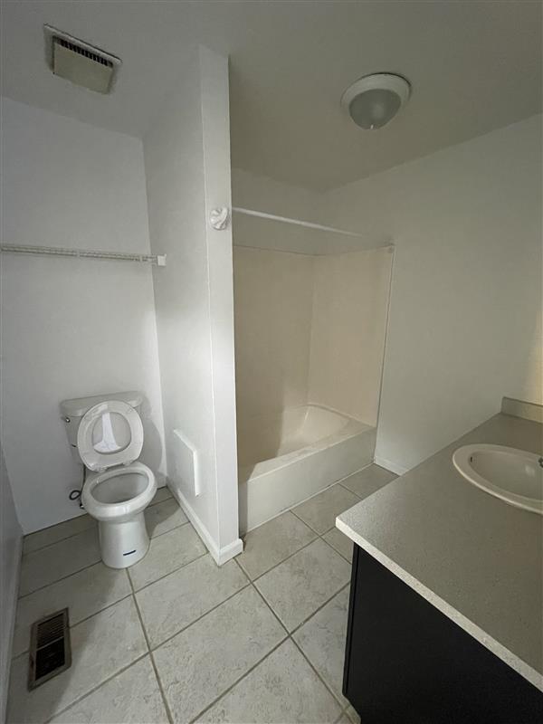 Building Photo - 3505 Lafayette Dr NE