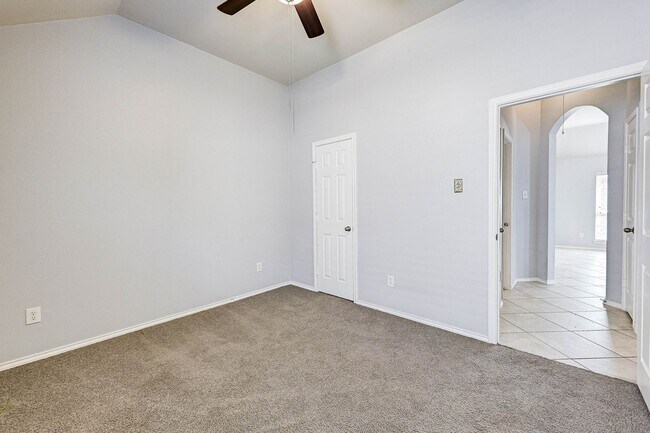 Building Photo - 18923 Bluestone Hollow Ln