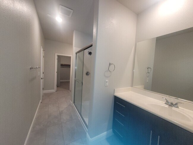 Building Photo - New home in Rancho Cordova in Veranda at S...