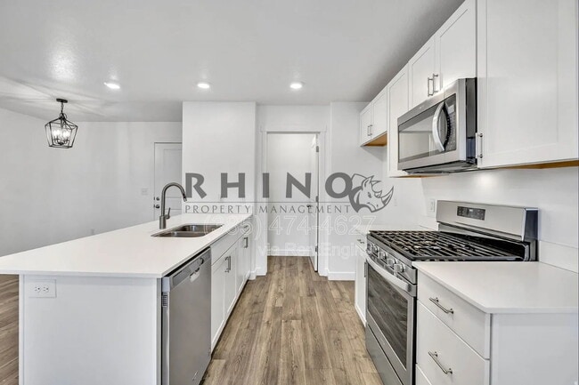 Building Photo - 880 N Herman Dr
