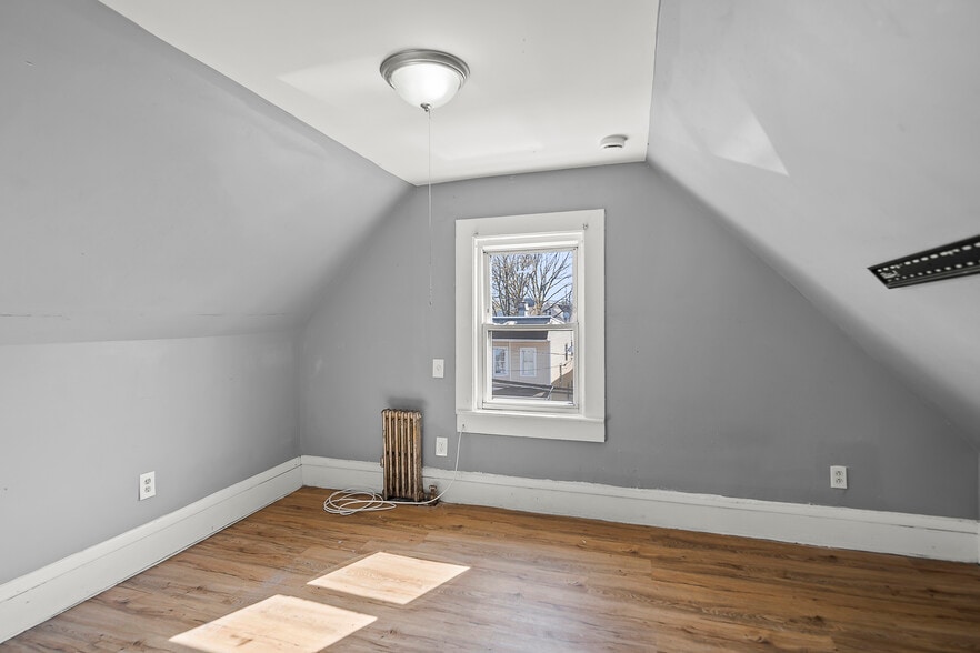 Building Photo - 79 Irving St