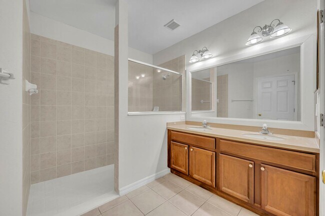 Building Photo - Golf Community Condo