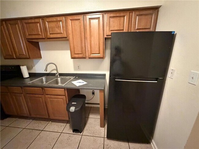 Building Photo - 3708 Shangri-La Dr