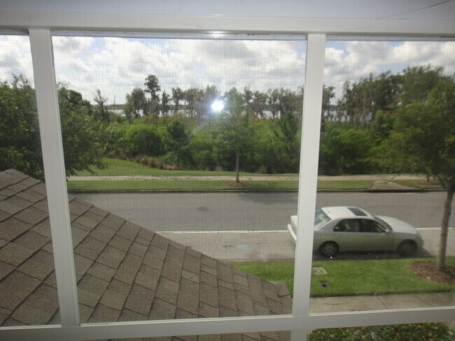Building Photo - 3/2 with loft Windermere Town home in Summerport! 2 car garage! June 10, 2026!