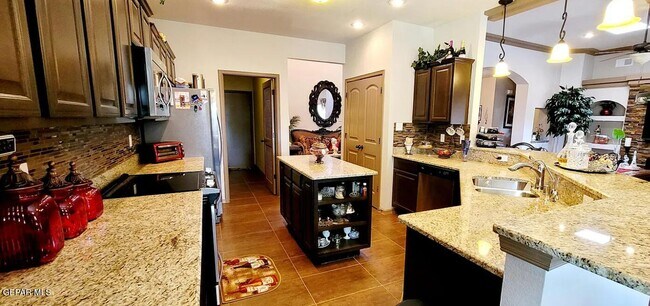 Building Photo - 13212 Emerald Hills St