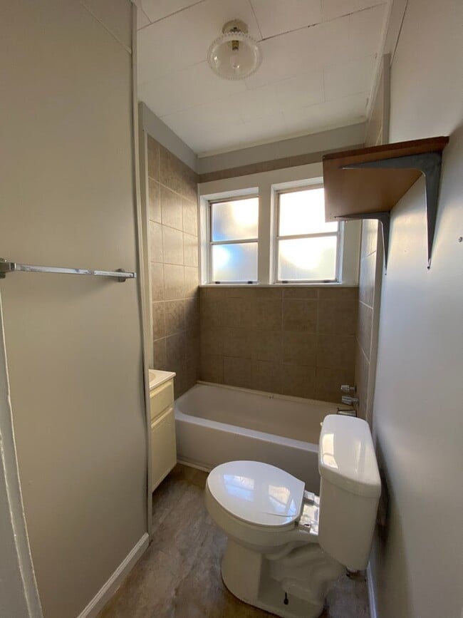Building Photo - 927 Highland Ave
