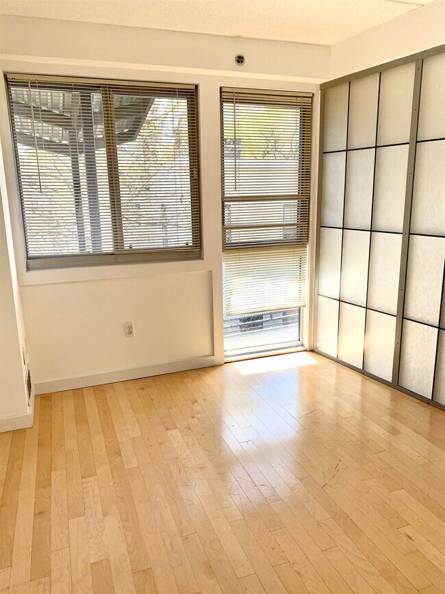 Building Photo - 557 2nd St