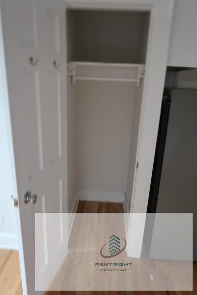 Building Photo - 4526 N Sheridan Rd