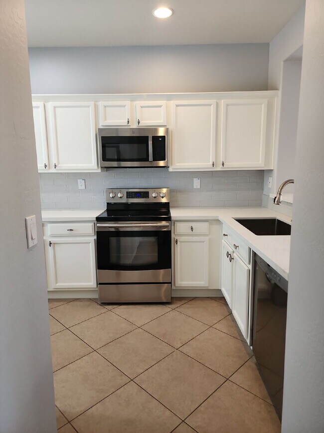 Building Photo - "Charming Anthem Retreat: 3-Bed, 2-Bath Ge...