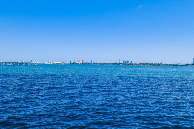 Building Photo - 555 NE 30th St