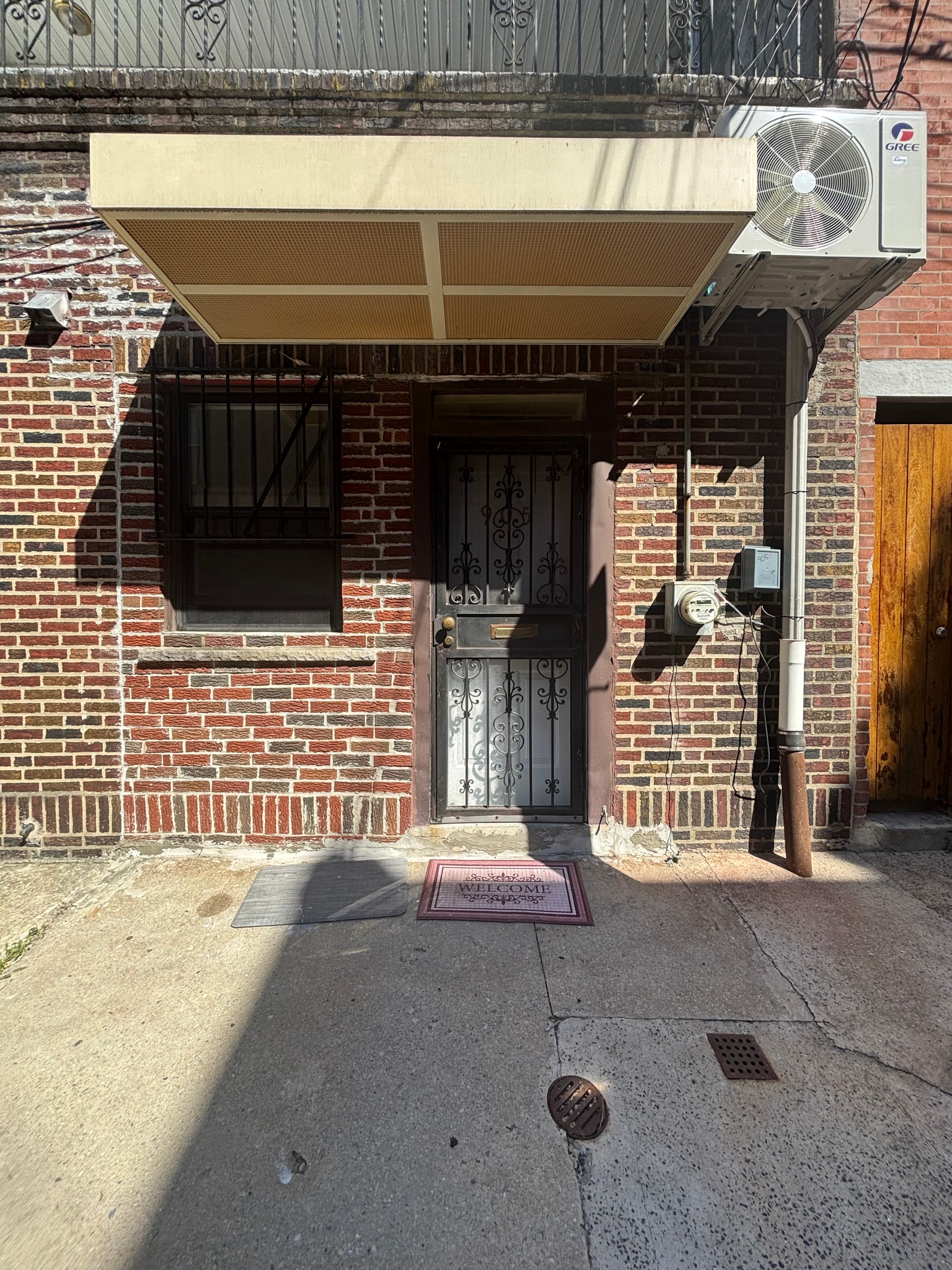 outside view - 1000 Christian St