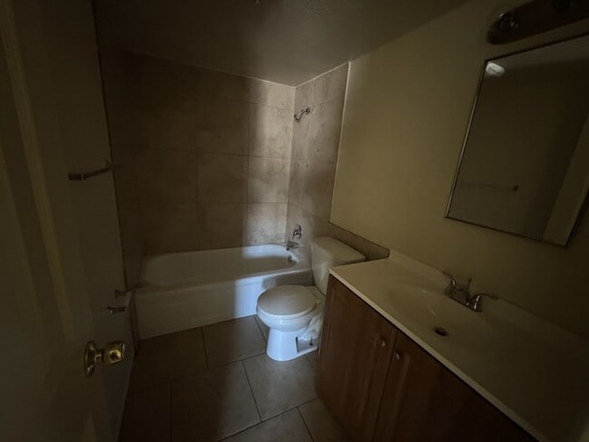 Building Photo - West Phoenix Townhome