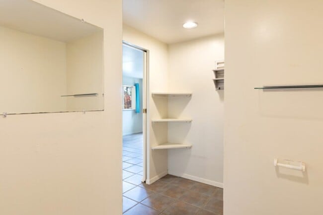 Building Photo - 64-660 Puu Olu Place