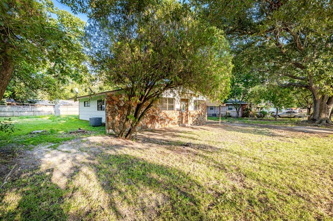 Building Photo - Adorable 3 bedroom ready to rent!