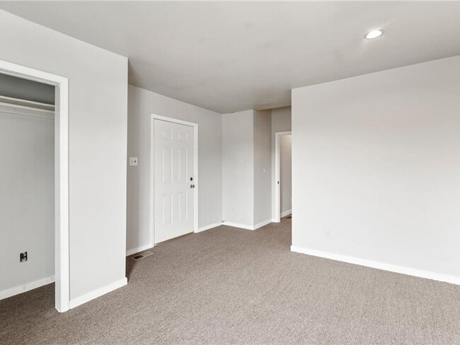 Building Photo - 3 Bedroom Townhome in Richmond