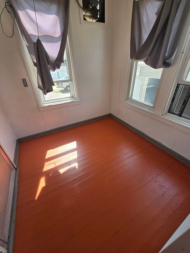 Building Photo - 3334 Michigan St