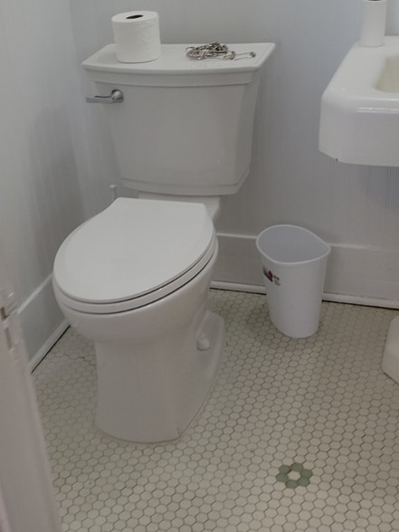 Building Photo - 700 W 13th St
