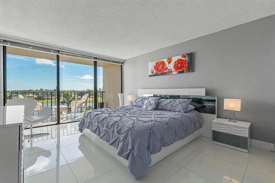 Building Photo - 1830 Embassy Dr