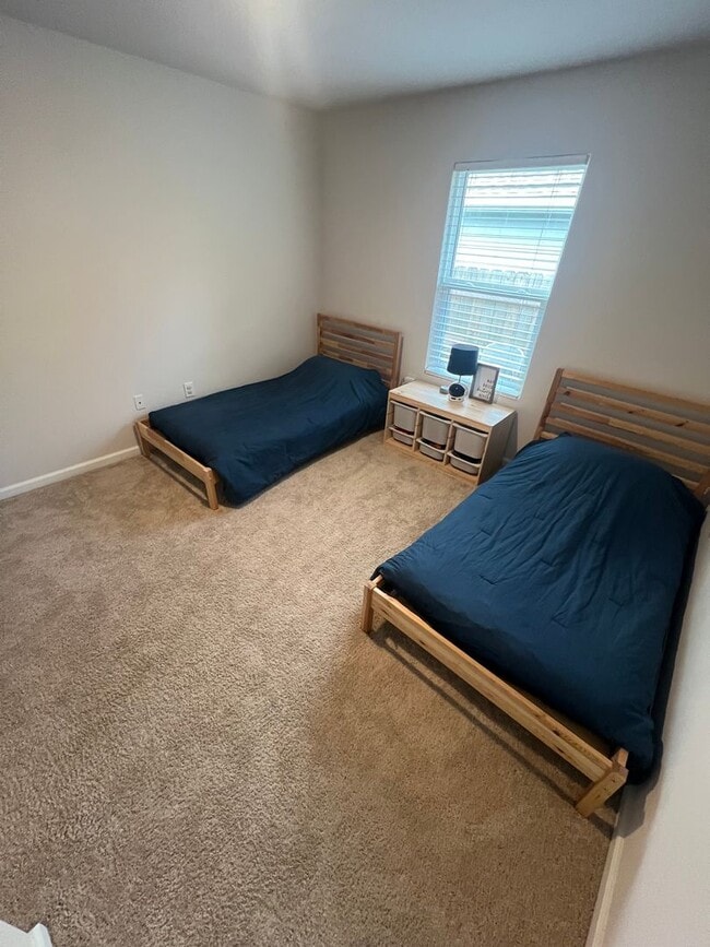Building Photo - Woodlands 4 bed 2 bath gem !