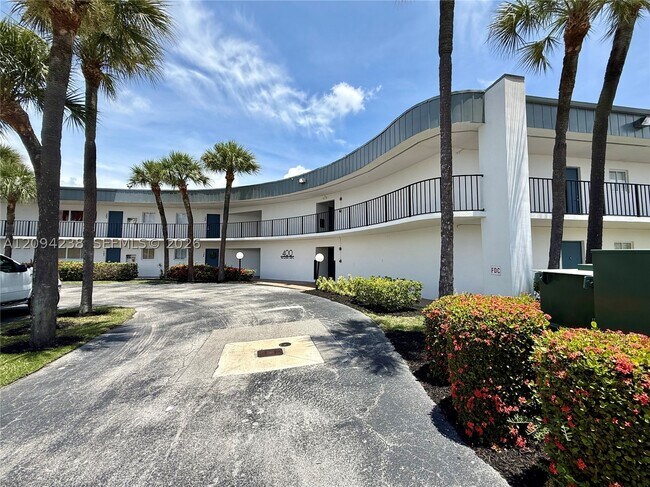 Building Photo - 108 Waterway Dr S