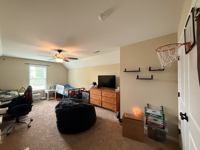 Building Photo - 302 Toto Ct