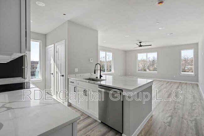 Building Photo - 948 S Corinth St Rd