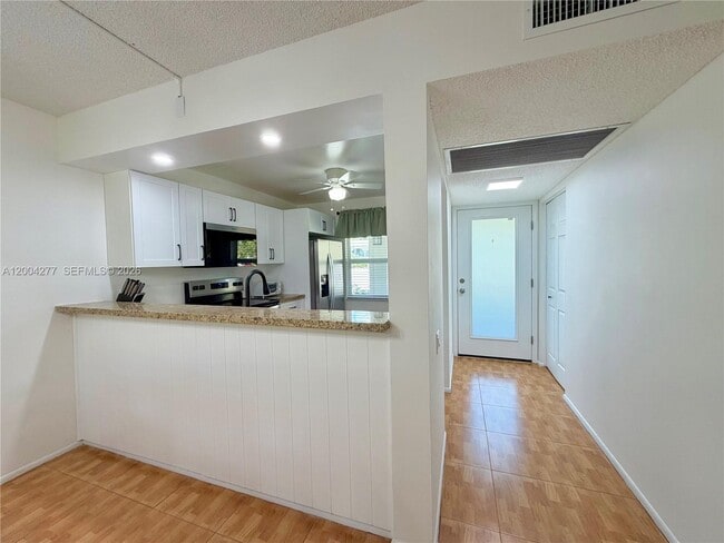 Building Photo - 1203 Bahama Bend