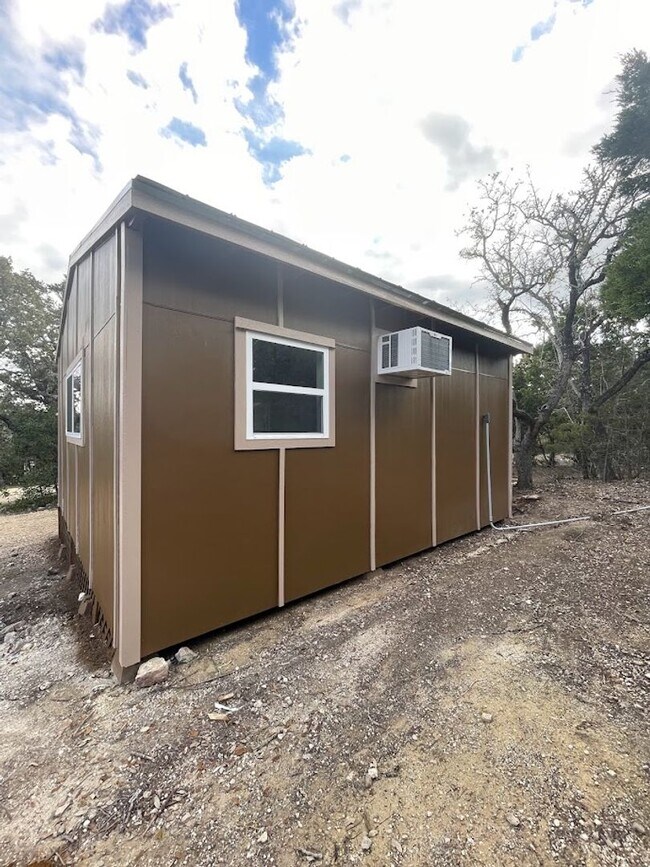 Building Photo - NEW ON MARKET