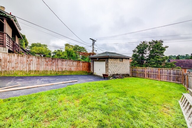 Building Photo - Stunning 3 bedroom home in Bon Air availab...
