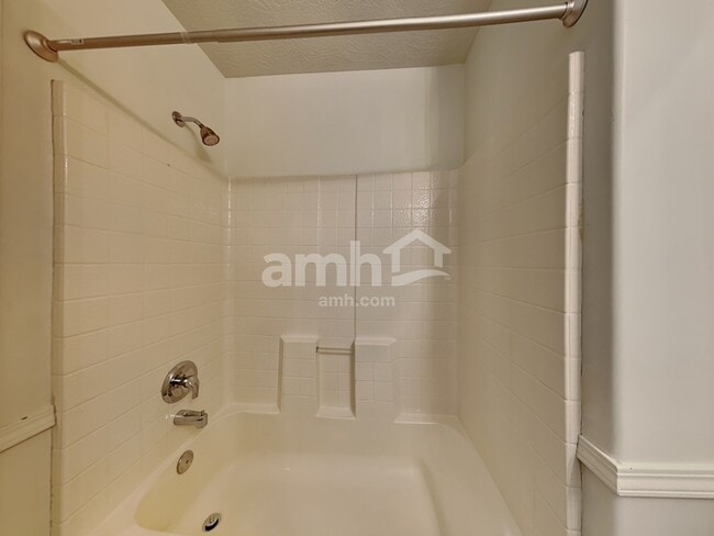 Building Photo - 468 E 1480 N