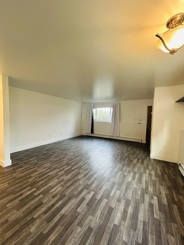 Building Photo - 227 E 12th Ave