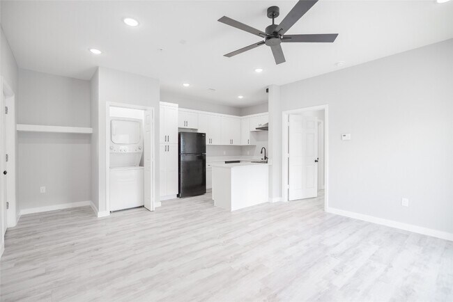 Building Photo - 2101 Reinke Rd