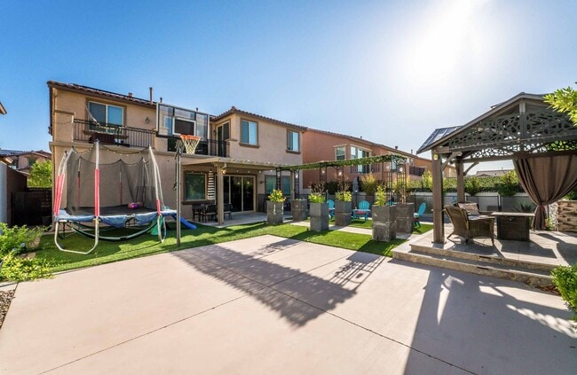 Building Photo - A stunning 4 Bedroom home nestled in the prestigious community in Henderson!