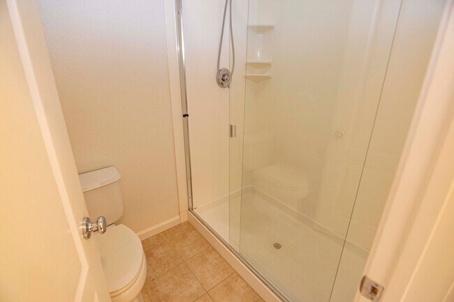 Building Photo - 947 Kestral Way