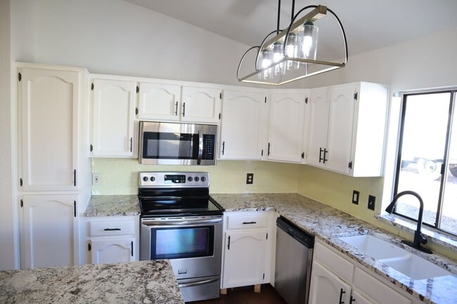 Building Photo - A Home You Have To See To Believe!!!