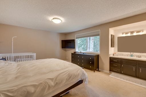 Building Photo - Charming Lynnwood/Bothell area Home For Rent with large 1/2 acre lot Available June!