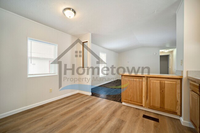 Building Photo - 2 Bedroom 2 Bathroom Home with Off-Street Parking Available in Athol!