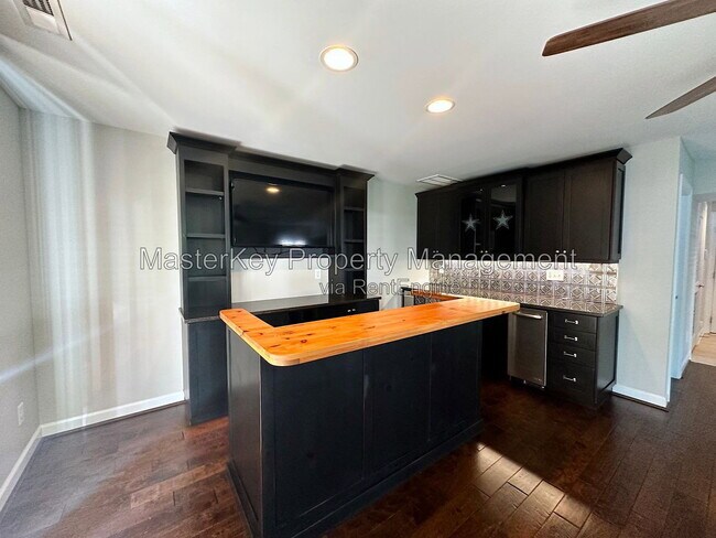 Building Photo - 701 Kirkeenan Cir