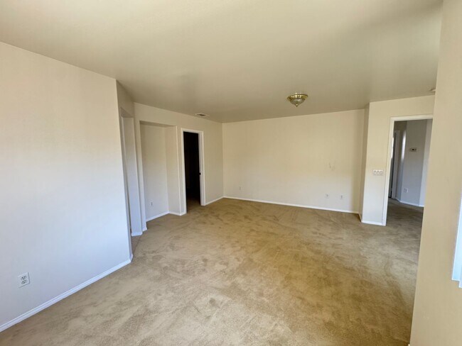 Building Photo - Welcome To Your New Home In Inglewood (Gat...