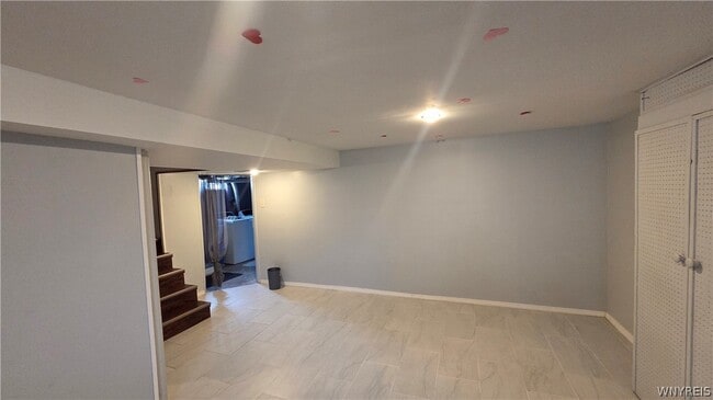 Building Photo - 1 Cresthaven Dr