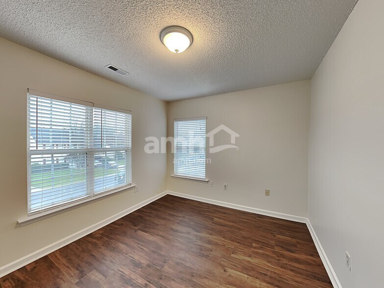 Building Photo - 10126 Illoria Dr